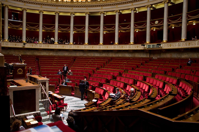 pouvoirs-sp-ciaux-en-france-un-homme-averti-en-vaut-deux-solidaire